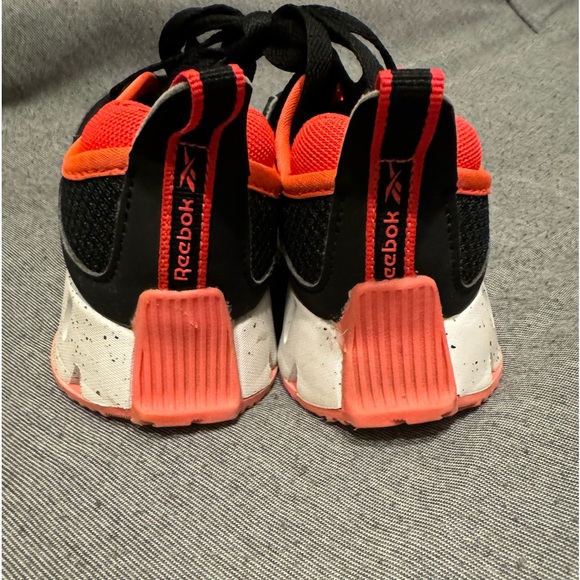 Baby girl Reebok tennis shoes sz 6 black/white speckled/ hot pink - Picture 4 of 5